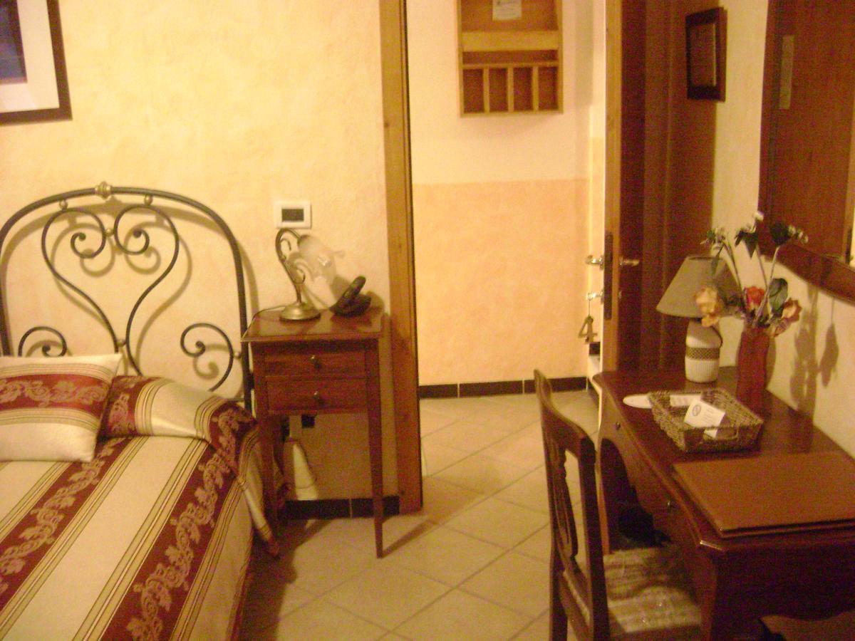 La Finestrella Di Montalto Locanda Badalucco Bagian luar foto