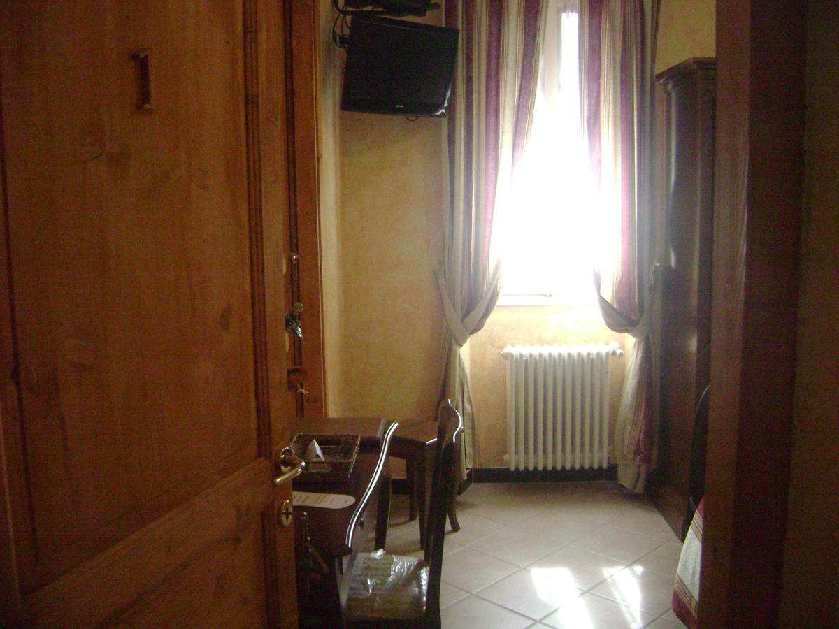 La Finestrella Di Montalto Locanda Badalucco Bagian luar foto